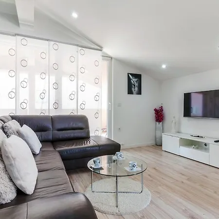 With A Parking Space - 12803 Apartamento